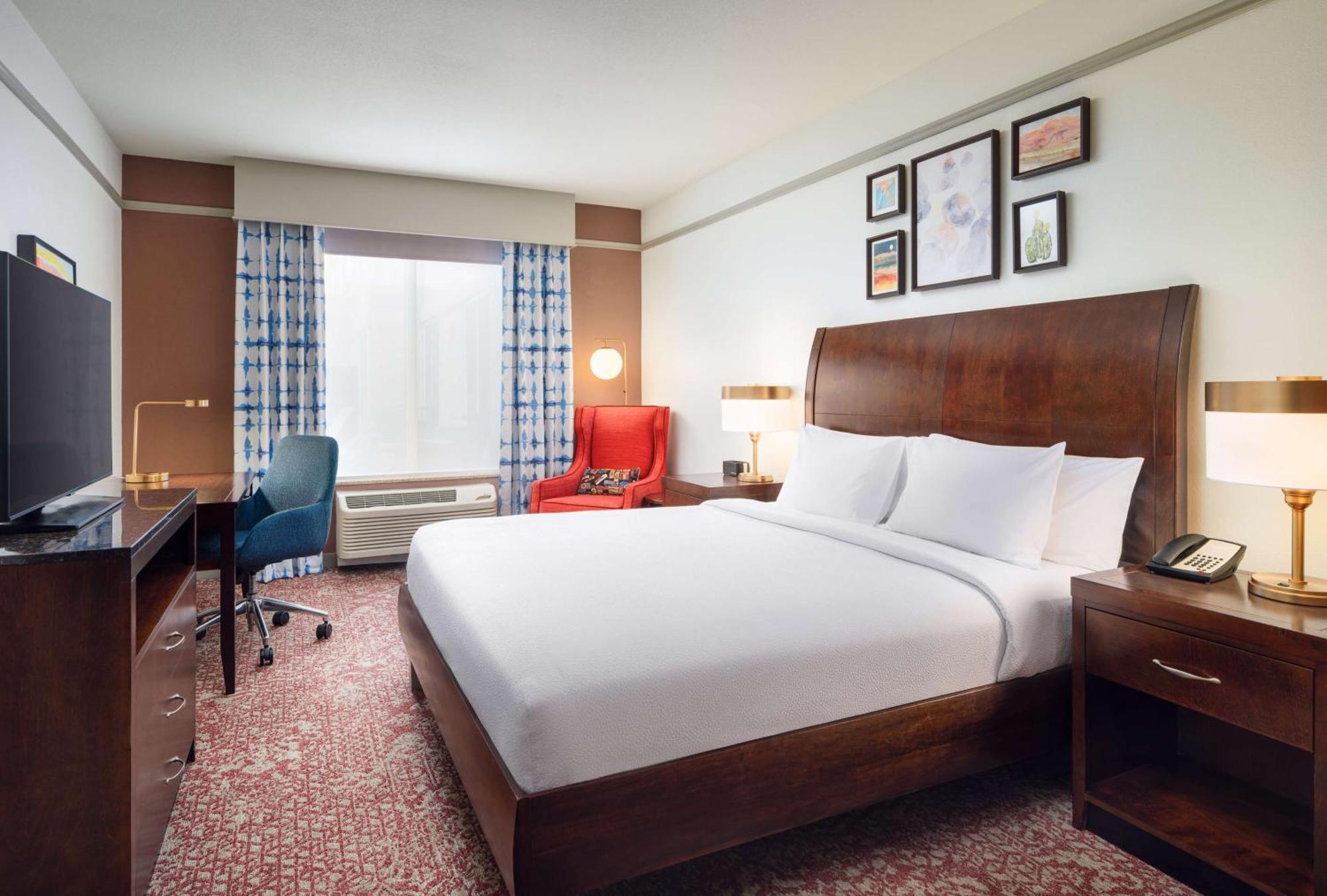 Hilton Garden Airport 3*