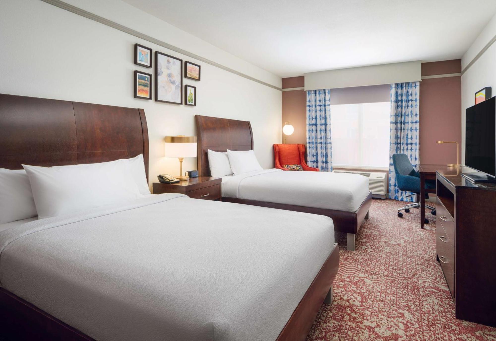 Hilton Garden Airport 3*