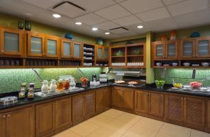 Hilton Garden Airport Hotel 3*