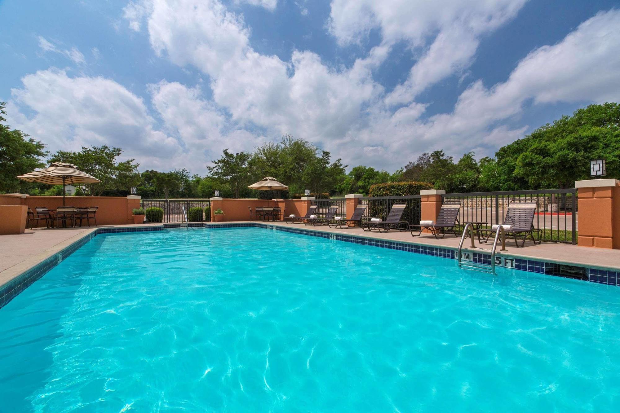 Hilton Garden Airport Hotel 3*